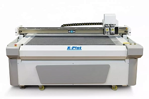 Планшетный режущий плоттер XP-1615F